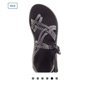 NWOT Women's Black and White Chaco Sandals